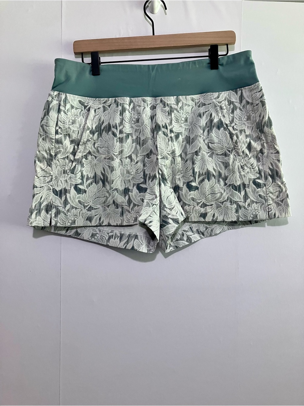 Athleta Teal Trekkie North Shorts Ethereal Bloom Size 12